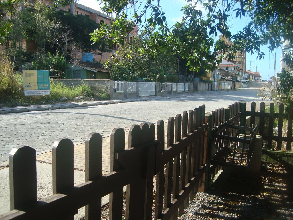 Chales No Centro De บอมบินญัส ภายนอก รูปภาพ