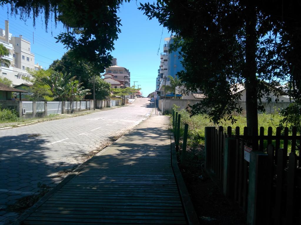 Chales No Centro De บอมบินญัส ภายนอก รูปภาพ